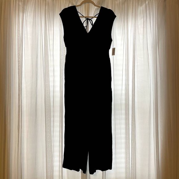 Women's NWT Old Navy Wide-leg Jumpsuit in Black Size M - Picture 3 of 5